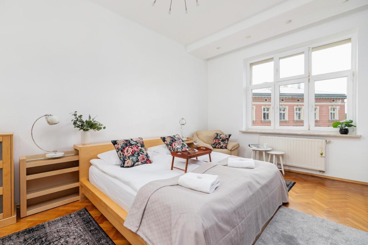 Slowacki Avenue Family Apartments Cracow By Noclegi Renters Kraków Eksteriør billede